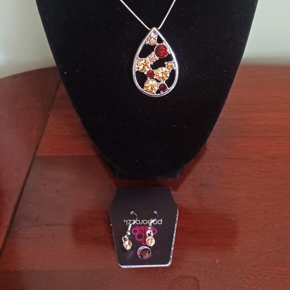 Paparazzi Rhinestone & Earrings set - Silvertone - Picture 2 of 9